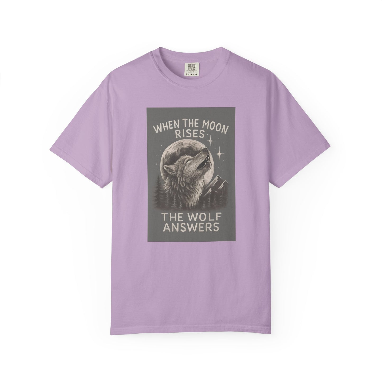 Moonrise Wolf T-shirt - Unisex Garment-Dyed Tee, Nature Lovers, Gift for Wolf Fans, Casual Wear, Unique Design, Outdoor Adventures