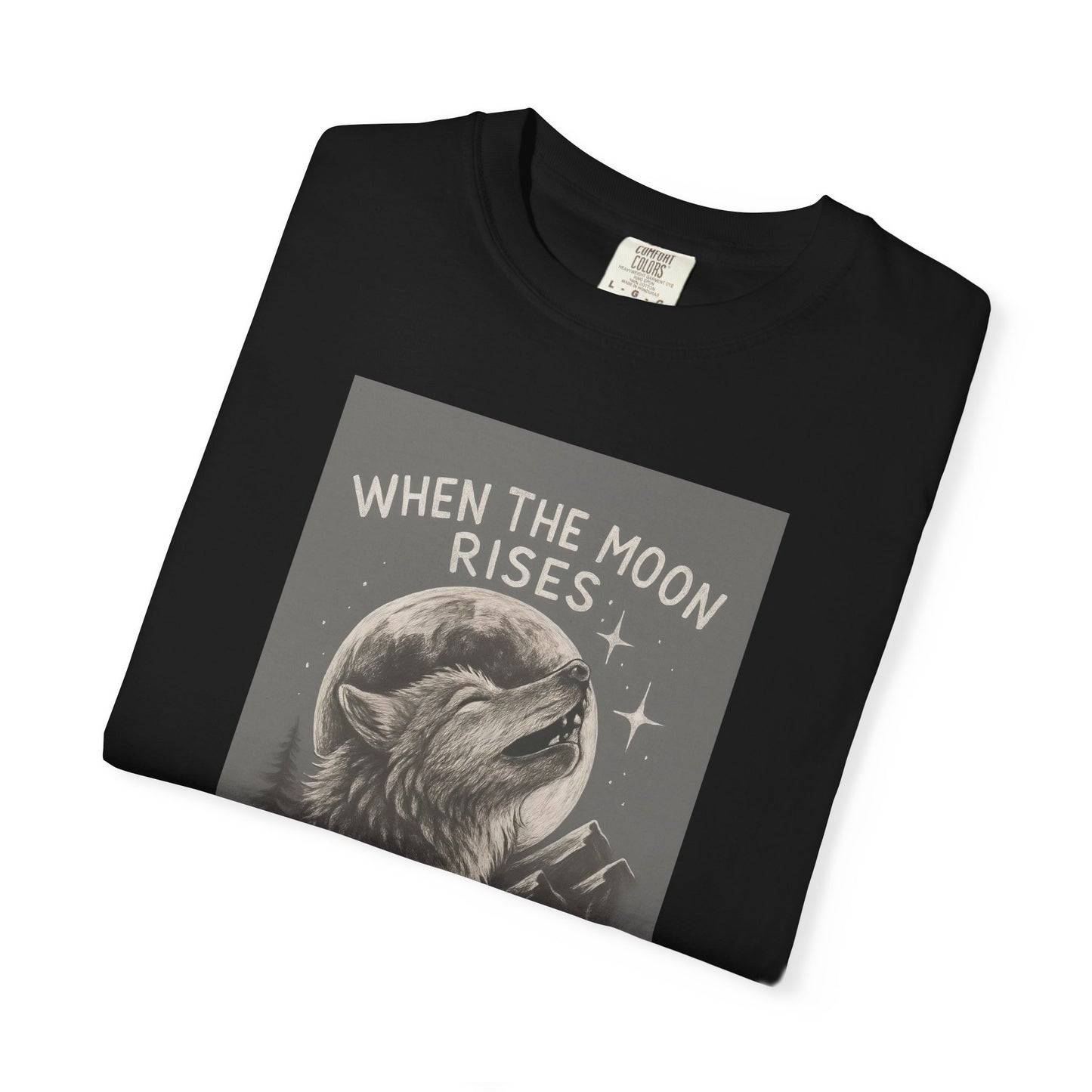 Moonrise Wolf T-shirt - Unisex Garment-Dyed Tee, Nature Lovers, Gift for Wolf Fans, Casual Wear, Unique Design, Outdoor Adventures