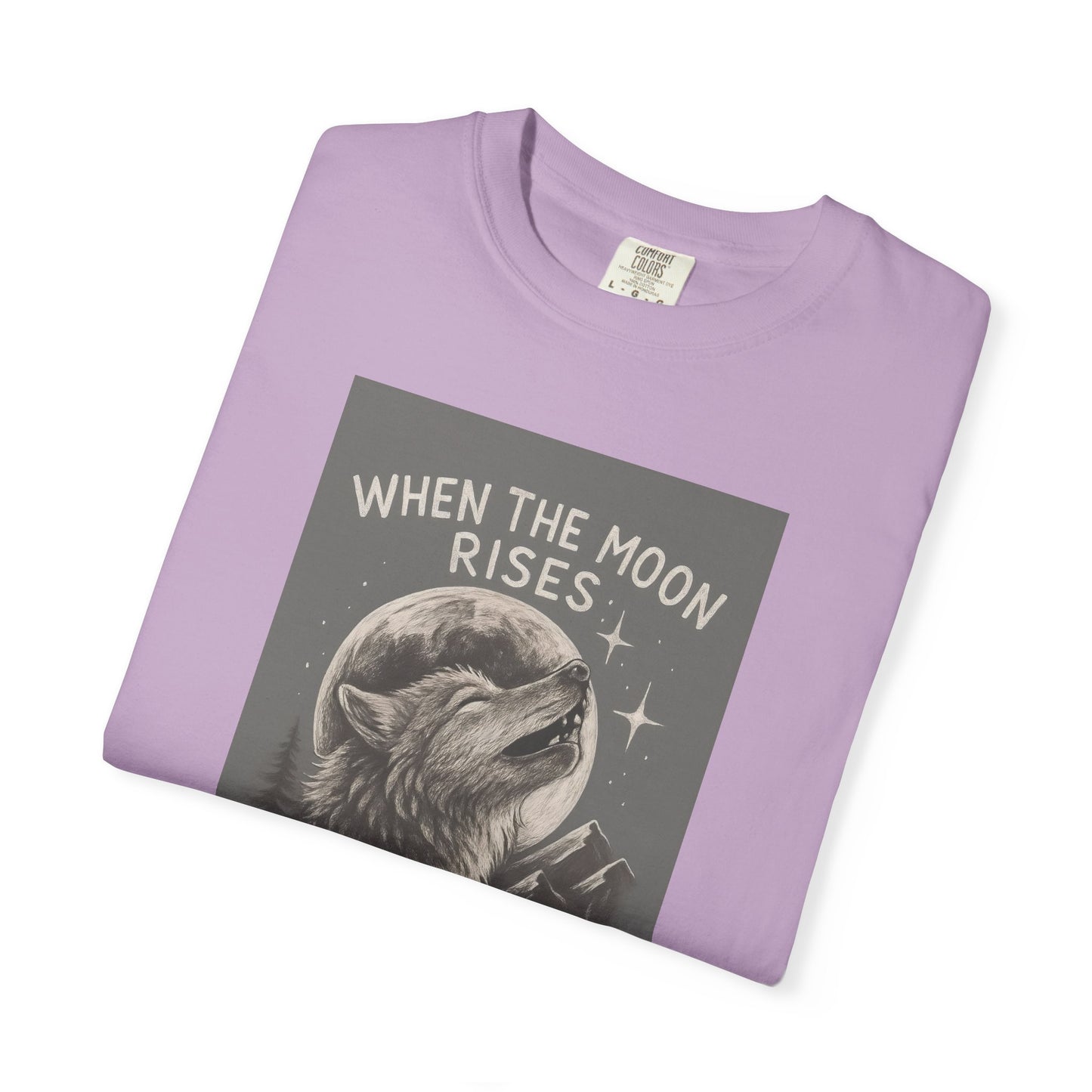 Moonrise Wolf T-shirt - Unisex Garment-Dyed Tee, Nature Lovers, Gift for Wolf Fans, Casual Wear, Unique Design, Outdoor Adventures