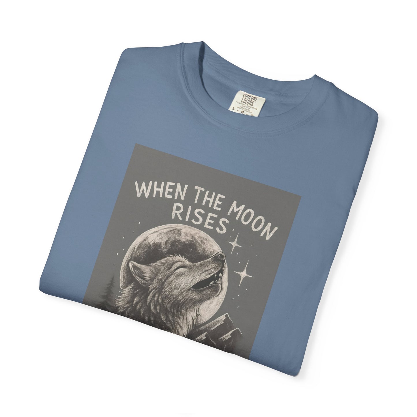 Moonrise Wolf T-shirt - Unisex Garment-Dyed Tee, Nature Lovers, Gift for Wolf Fans, Casual Wear, Unique Design, Outdoor Adventures