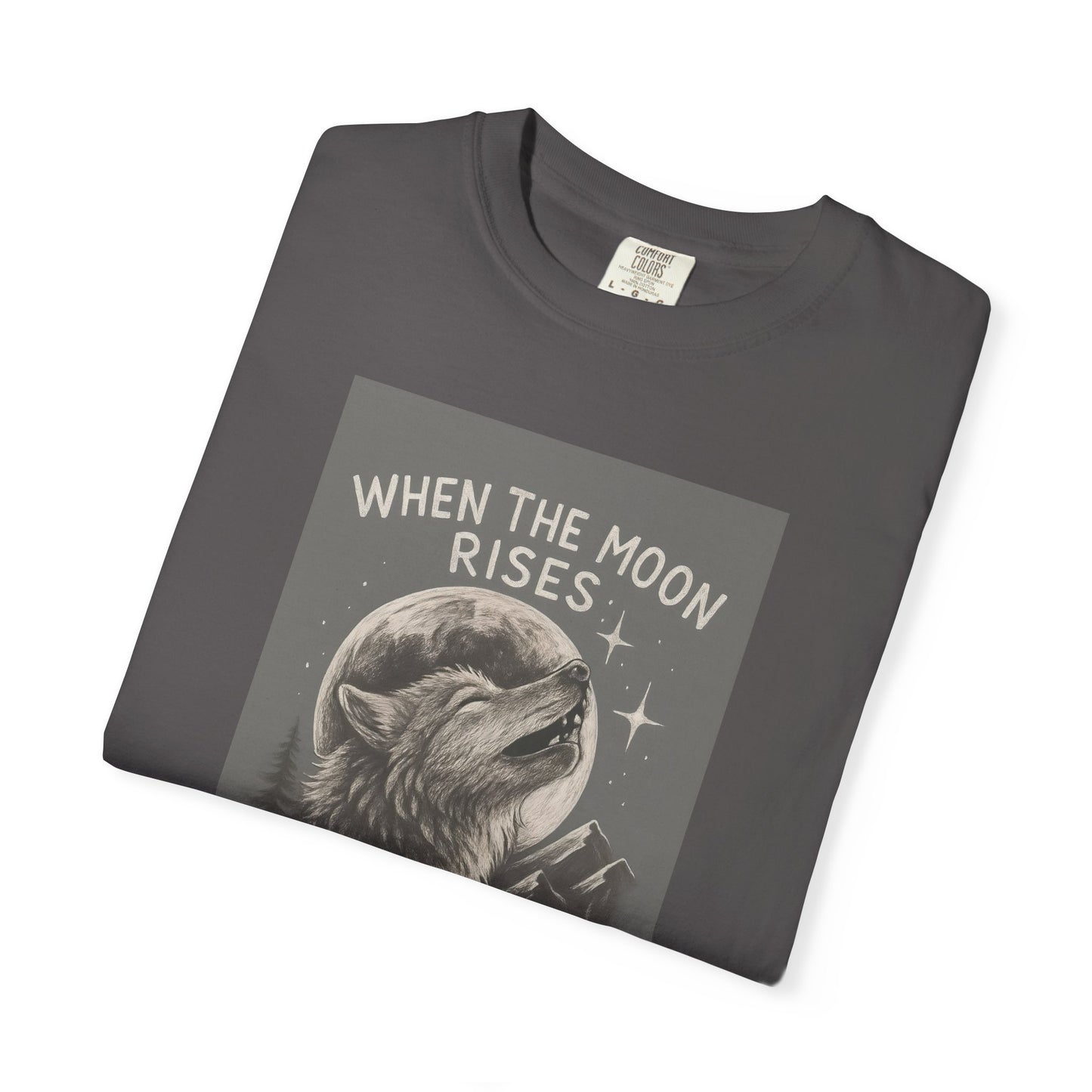 Moonrise Wolf T-shirt - Unisex Garment-Dyed Tee, Nature Lovers, Gift for Wolf Fans, Casual Wear, Unique Design, Outdoor Adventures