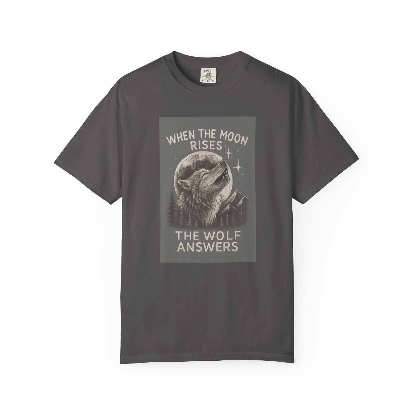 Moonrise Wolf T-shirt - Unisex Garment-Dyed Tee, Nature Lovers, Gift for Wolf Fans, Casual Wear, Unique Design, Outdoor Adventures
