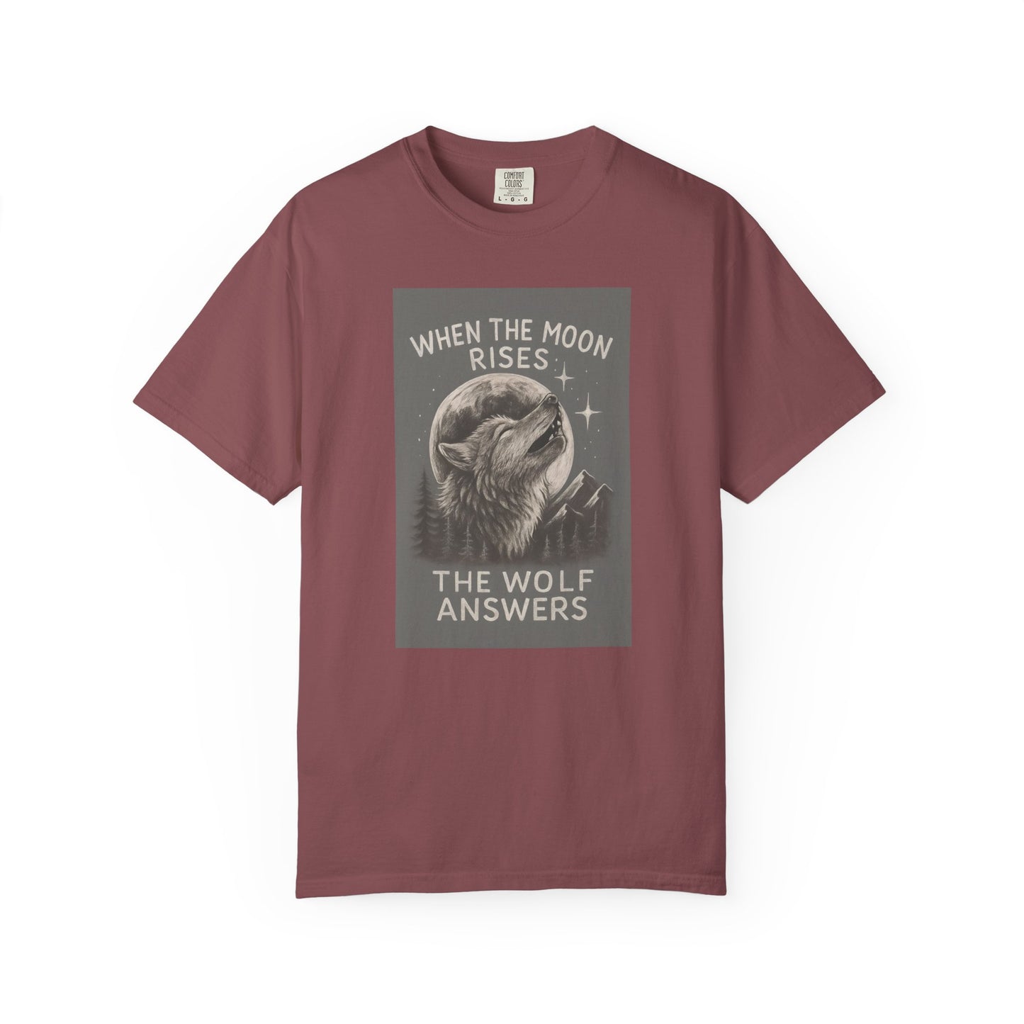 Moonrise Wolf T-shirt - Unisex Garment-Dyed Tee, Nature Lovers, Gift for Wolf Fans, Casual Wear, Unique Design, Outdoor Adventures