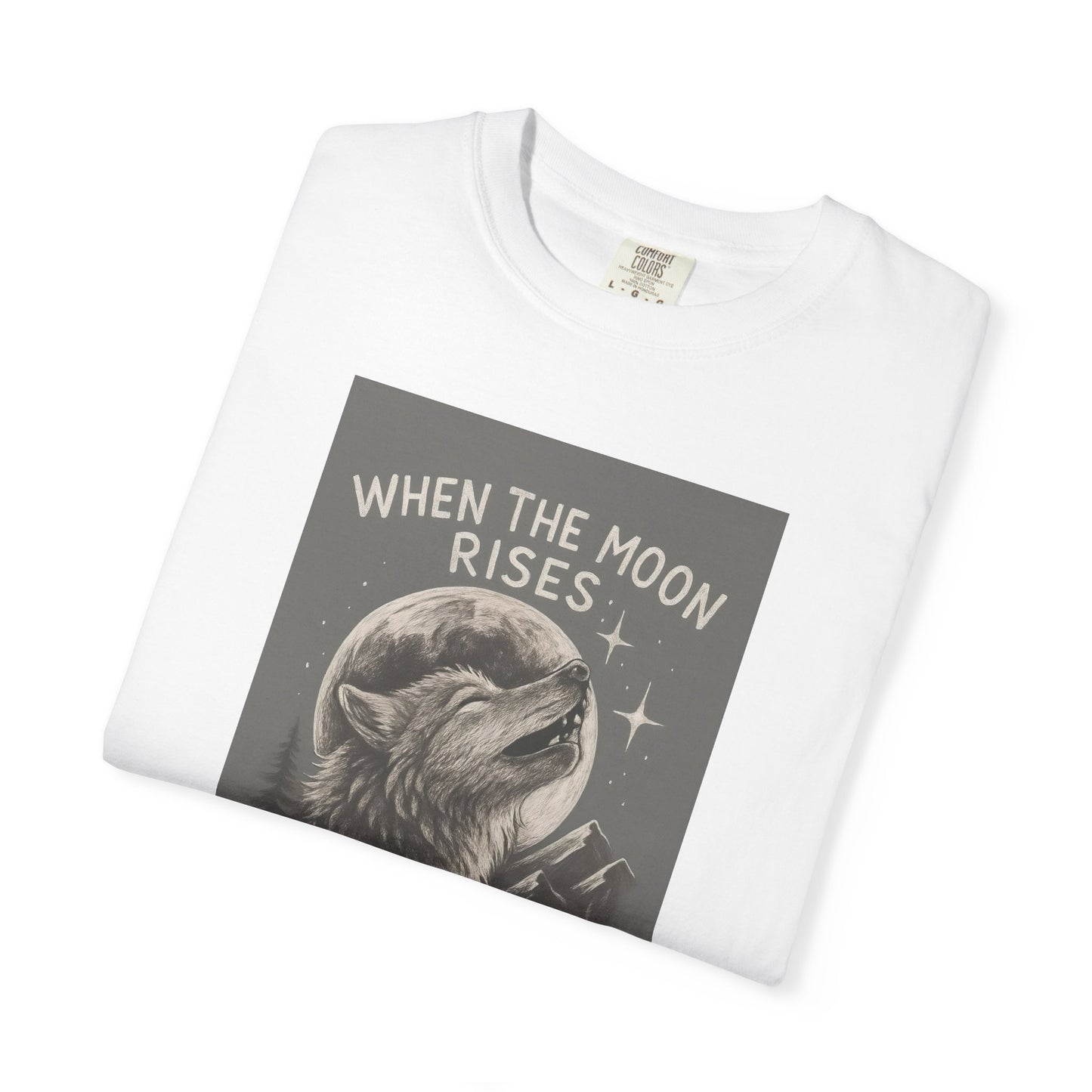Moonrise Wolf T-shirt - Unisex Garment-Dyed Tee, Nature Lovers, Gift for Wolf Fans, Casual Wear, Unique Design, Outdoor Adventures