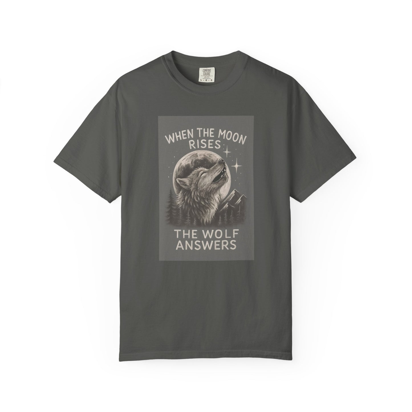 Moonrise Wolf T-shirt - Unisex Garment-Dyed Tee, Nature Lovers, Gift for Wolf Fans, Casual Wear, Unique Design, Outdoor Adventures