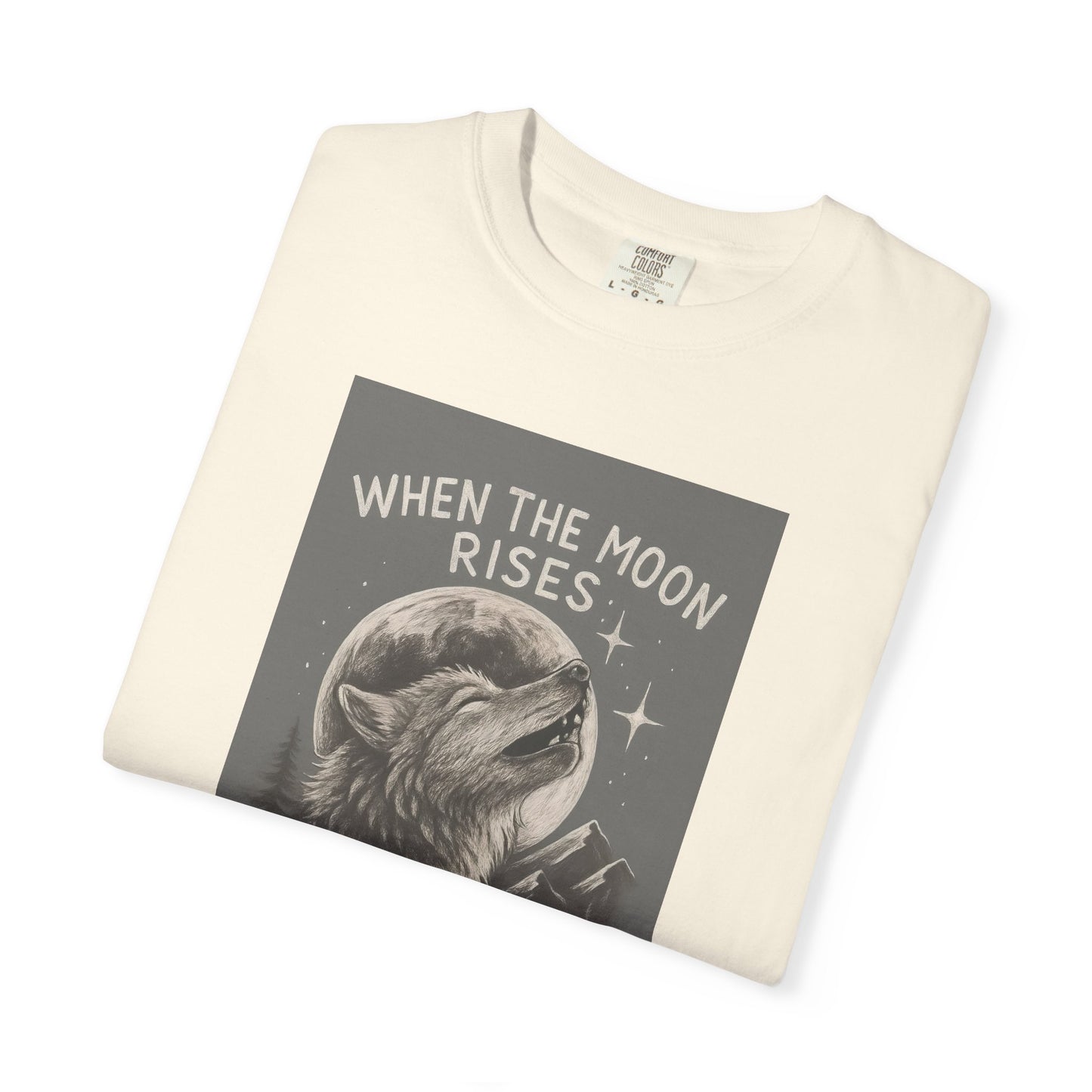 Moonrise Wolf T-shirt - Unisex Garment-Dyed Tee, Nature Lovers, Gift for Wolf Fans, Casual Wear, Unique Design, Outdoor Adventures