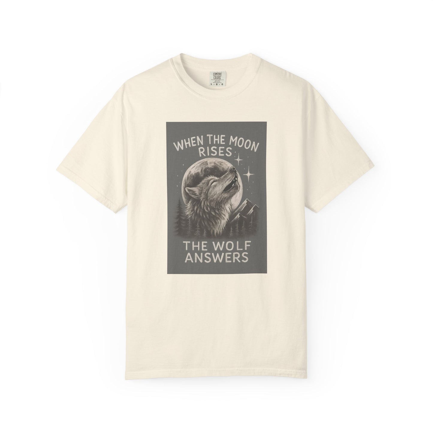 Moonrise Wolf T-shirt - Unisex Garment-Dyed Tee, Nature Lovers, Gift for Wolf Fans, Casual Wear, Unique Design, Outdoor Adventures