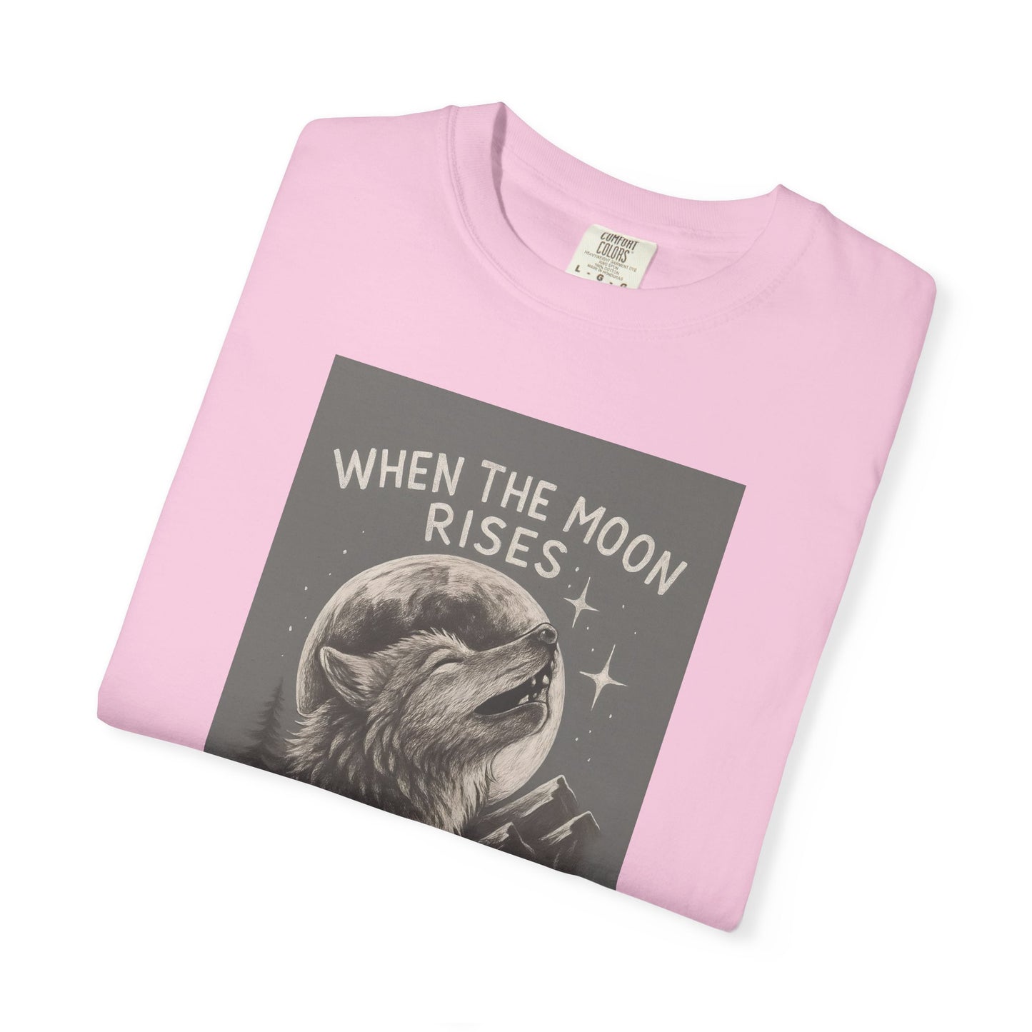 Moonrise Wolf T-shirt - Unisex Garment-Dyed Tee, Nature Lovers, Gift for Wolf Fans, Casual Wear, Unique Design, Outdoor Adventures