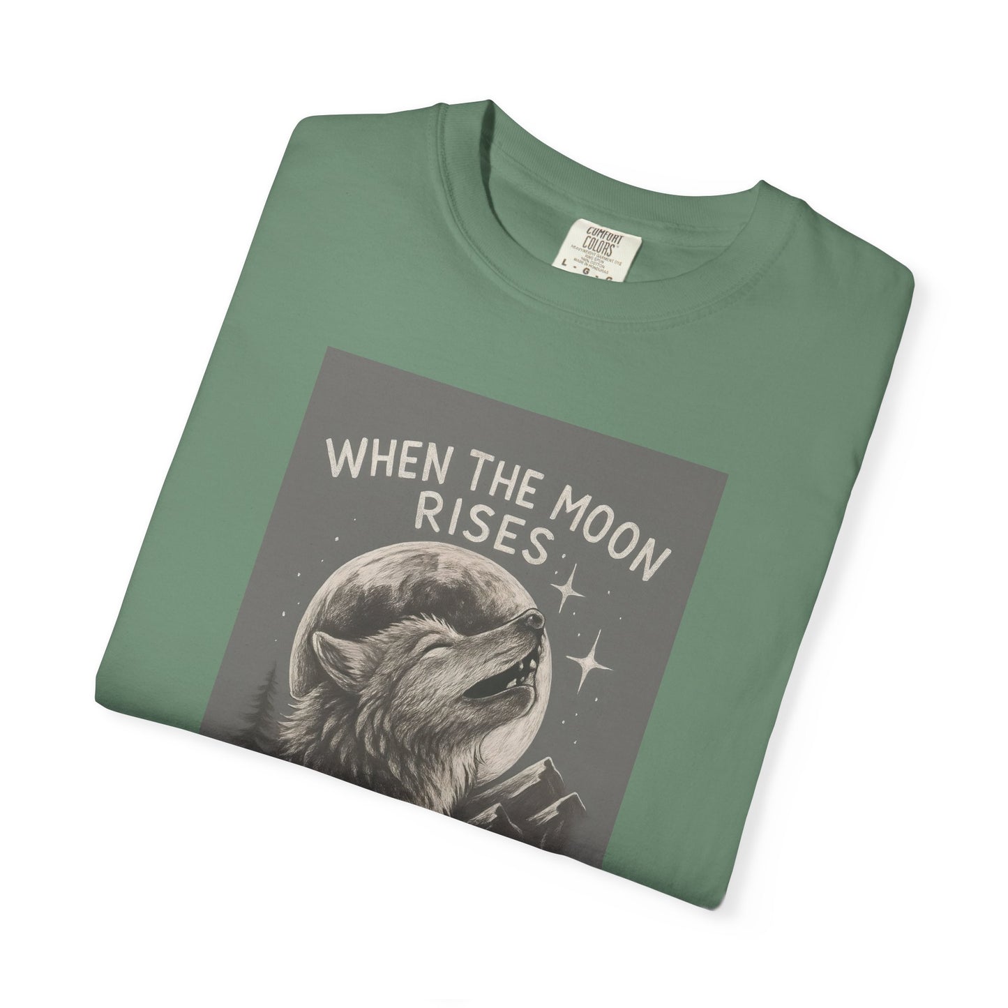 Moonrise Wolf T-shirt - Unisex Garment-Dyed Tee, Nature Lovers, Gift for Wolf Fans, Casual Wear, Unique Design, Outdoor Adventures
