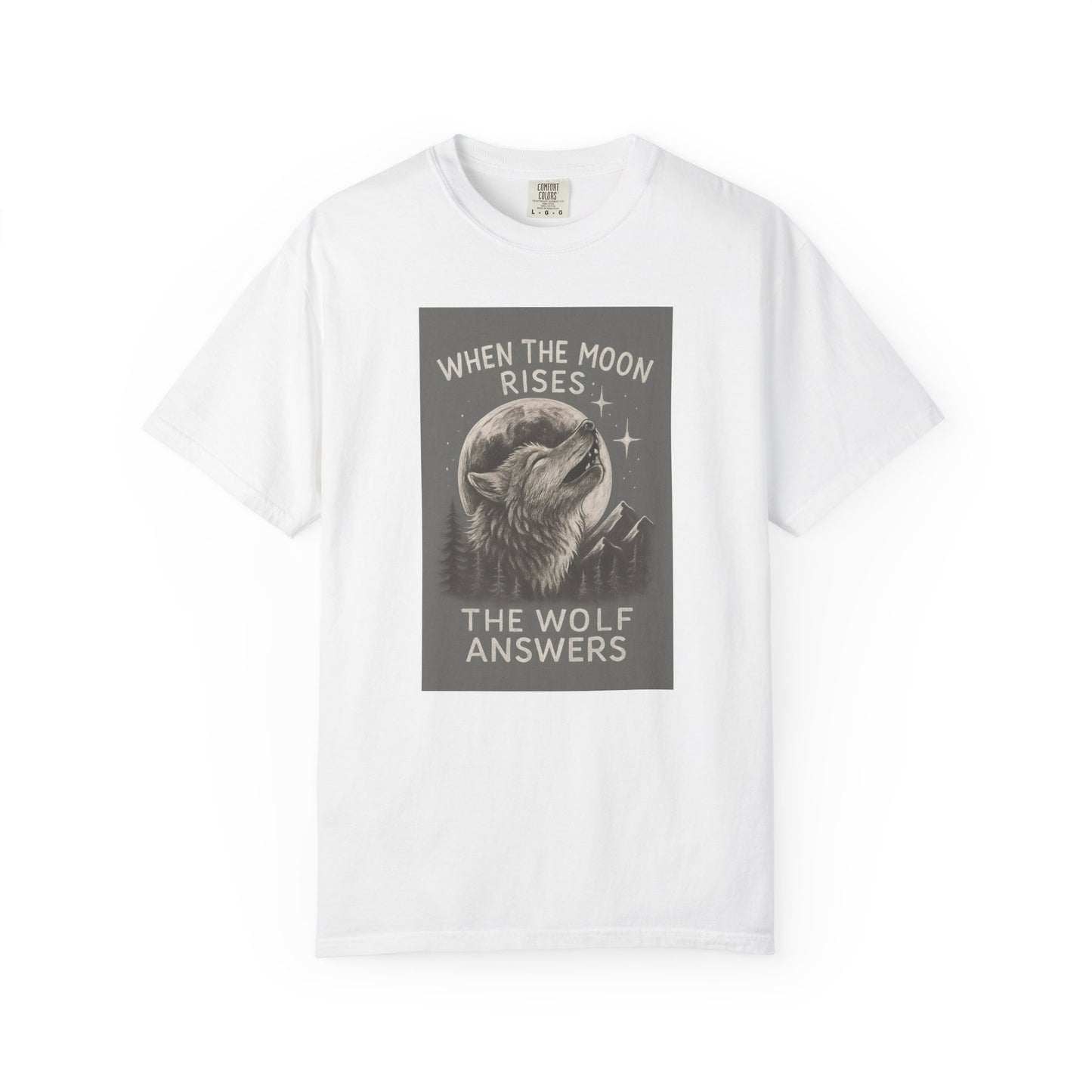 Moonrise Wolf T-shirt - Unisex Garment-Dyed Tee, Nature Lovers, Gift for Wolf Fans, Casual Wear, Unique Design, Outdoor Adventures