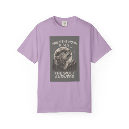 Moonrise Wolf T-shirt - Unisex Garment-Dyed Tee, Nature Lovers, Gift for Wolf Fans, Casual Wear, Unique Design, Outdoor Adventures