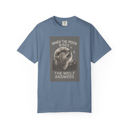 Moonrise Wolf T-shirt - Unisex Garment-Dyed Tee, Nature Lovers, Gift for Wolf Fans, Casual Wear, Unique Design, Outdoor Adventures