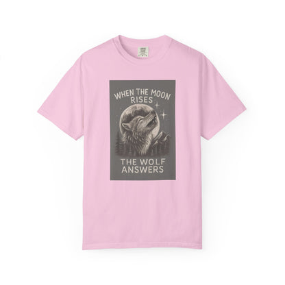 Moonrise Wolf T-shirt - Unisex Garment-Dyed Tee, Nature Lovers, Gift for Wolf Fans, Casual Wear, Unique Design, Outdoor Adventures