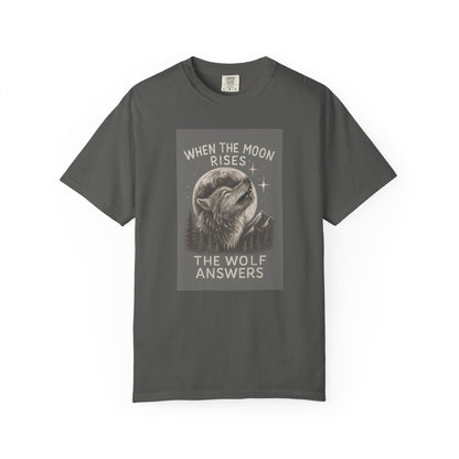 Moonrise Wolf T-shirt - Unisex Garment-Dyed Tee, Nature Lovers, Gift for Wolf Fans, Casual Wear, Unique Design, Outdoor Adventures
