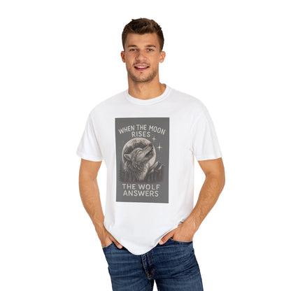 Moonrise Wolf T-shirt - Unisex Garment-Dyed Tee, Nature Lovers, Gift for Wolf Fans, Casual Wear, Unique Design, Outdoor Adventures