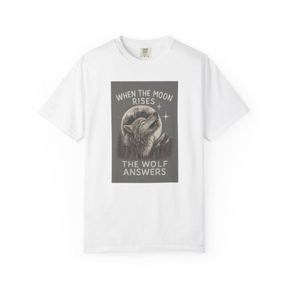 Moonrise Wolf T-shirt - Unisex Garment-Dyed Tee, Nature Lovers, Gift for Wolf Fans, Casual Wear, Unique Design, Outdoor Adventures